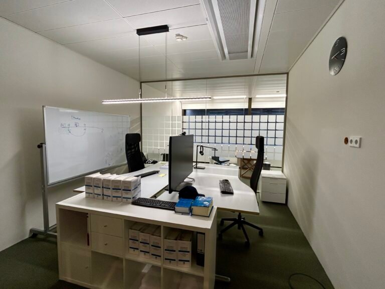 2. OG links 2er Büro